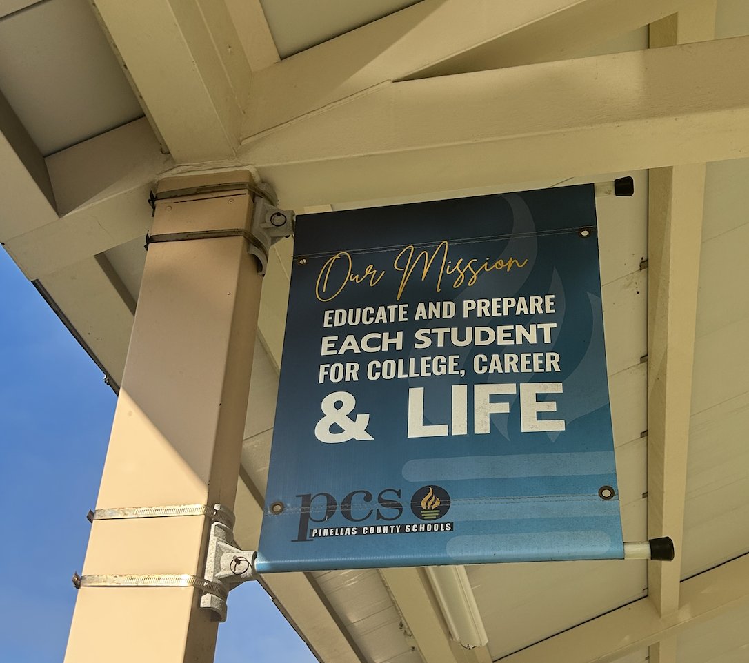 misssolesbee's tweet photo. Finally unpacking my suitcase & processing the incredible trip to @my_pcs this past week! #PCSPride is easy to feel with a team like this - from district folks to school leaders, teachers & students - I got to see so much great work! Grateful for the invitation. #UnitingOurWorld https://t.co/aOn6Qph66t