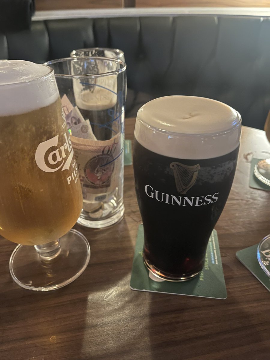 garyraff09's tweet photo. Cheltenham- Day 1 🐎 🍻 💰 https://t.co/7iSLIEmm1q
