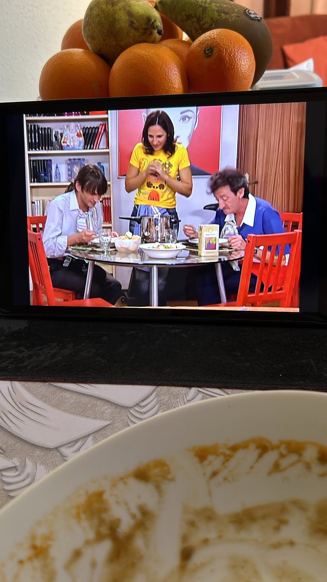 liiisbeth_'s tweet photo. Comer lentejas viendo este capítulo de ANHQV es otro nivel https://t.co/ZDB8AmY6Av