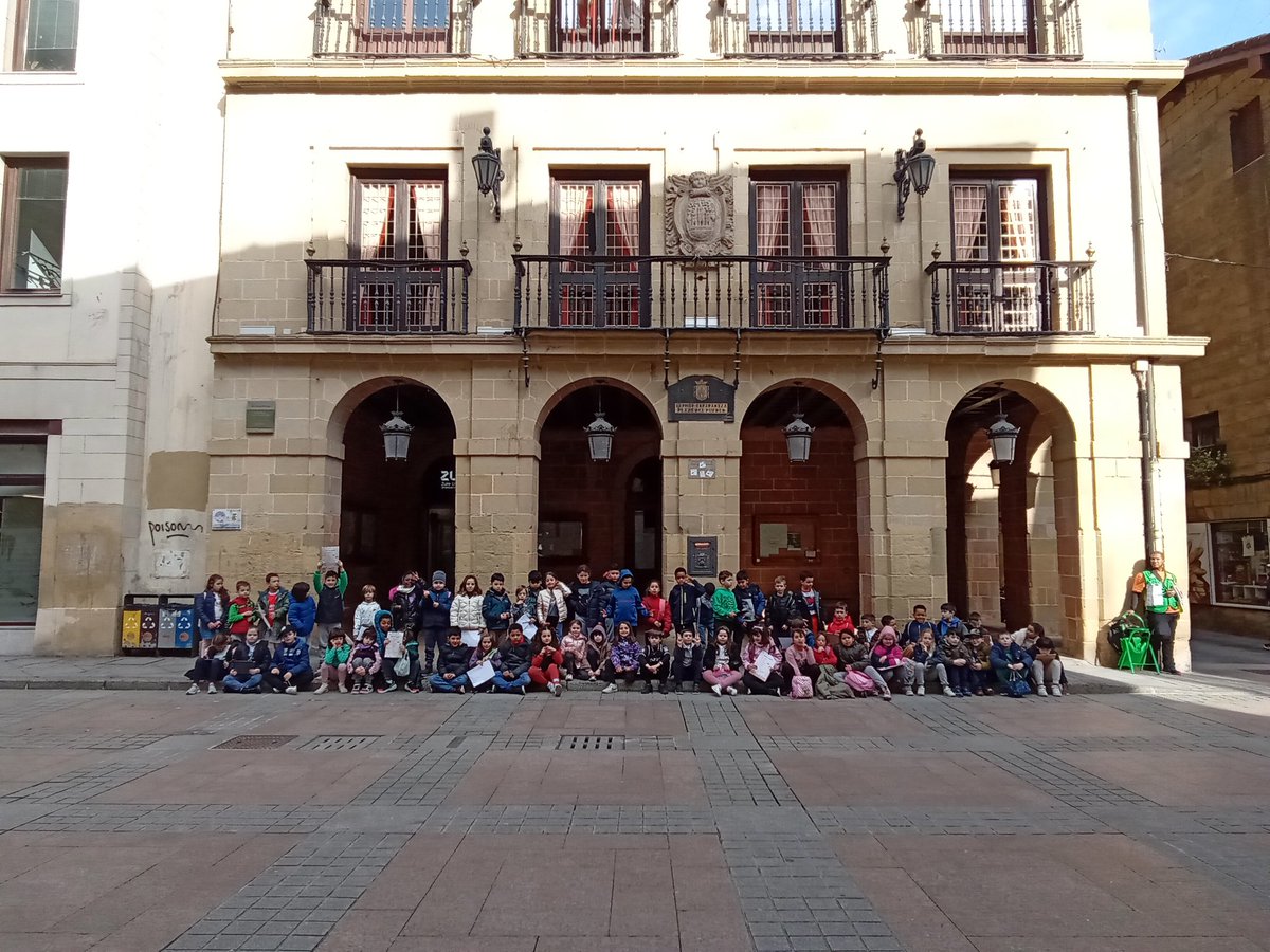 LH 2.mailako ikasleak herrian zehar.
#koldomitxelenaikastetxea #errenteria