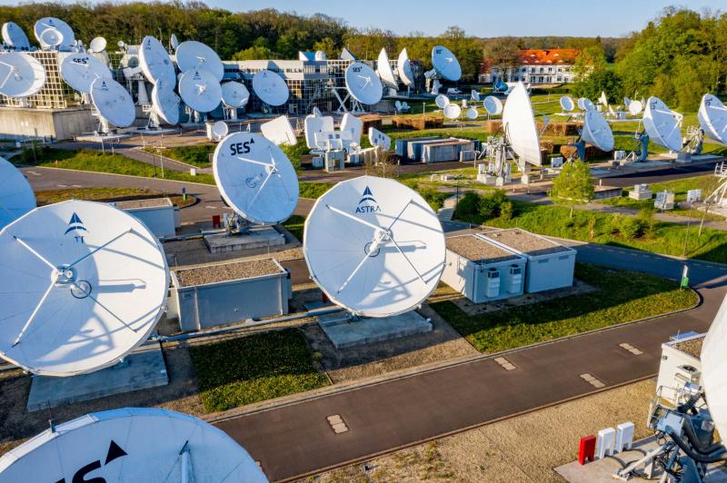 SESSpaceDefense's tweet photo. For decades, #government and #military #SATCOM customers could use whatever gateway they wanted β as long as their #COMSATCOM provider owned it.
But thatβs about to change. How emerging #satellite services are enabling new gateway options. π‘
Read the full article hereπ:https://t.co/M0KU8tbZEn