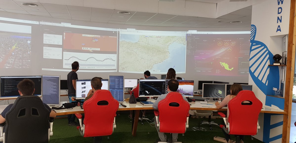 WirelessDNA's tweet photo. 👀Estamos en búsqueda del mejor talento tecnológico. Si te atraen los desafíos, el trabajo en red y un espacio para innovar, te invitamos a que visites el stand @WirelessDNA en el Job Day @DOIP_UIB
#savethedate Miércoles 13 (9.30-15.00h). Ed. Arxiduc Lluís Salvador (Aula Magna) https://t.co/i51CXHL3Md