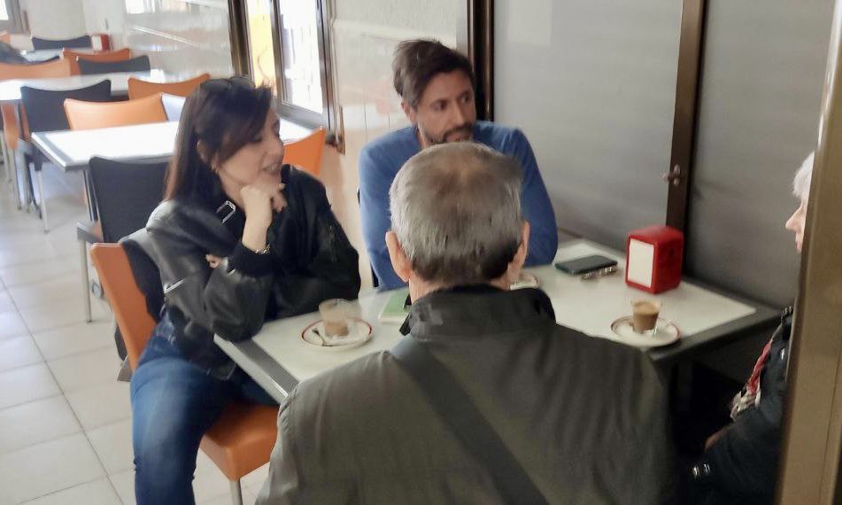 VoxTerrassa's tweet photo. Seguimos recorriendo los barrios de #Terrassa.
Hoy hemos estado en Las Arenas, a vuestro lado y escuchándoos de nuevo.
Menos despacho y más calle. 💪💚
#CuidaTerrassa #SóloQuedaVOX https://t.co/ws7iTPuVpE