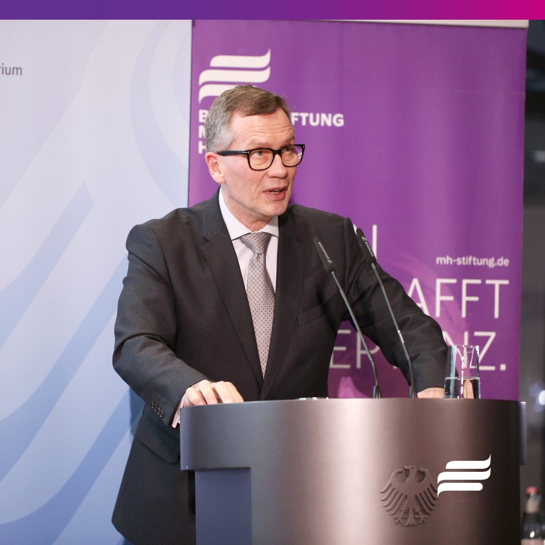 mhstiftung's tweet photo. Vor 30 Jahren wurde auch in Westdeutschland endlich der #Paragraf175 vollständig abgeschafft. 
Dies haben wir gestern Abend gemeinsam mit dem @bmj_bund und etwa 120 geladenen Gäst_innen in Berlin gefeiert, diskutiert &amp; vertieft.
Hier eine kleine Fotoauswahl des gestrigen Abends. https://t.co/c6Iohn0Hzg