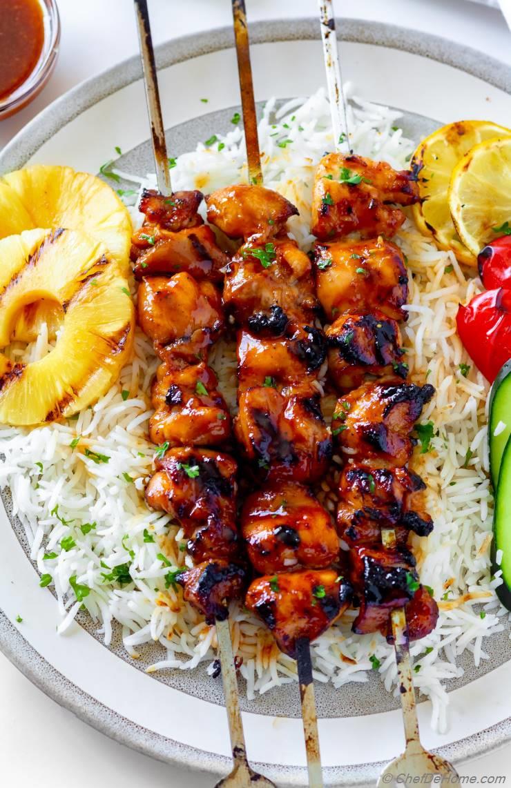 Grilled Chicken (and Marinade) Recipes
👉chefdehome.com/meals/90078/gr…

Excite your taste buds with these mouthwatering grilled chicken recipes featuring unique marinades! Use these expert tips to elevate your summer BBQ game with juicy chicken. #GrilledChicken #SummerRecipes