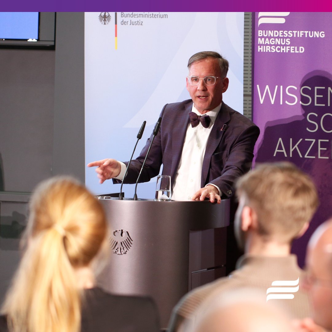 Vor 30 Jahren wurde auch in Westdeutschland endlich der #Paragraf175 vollständig abgeschafft. 
Dies haben wir gestern Abend gemeinsam mit dem @bmj_bund und etwa 120 geladenen Gäst_innen in Berlin gefeiert, diskutiert &amp; vertieft.
Hier eine kleine Fotoauswahl des gestrigen Abends.