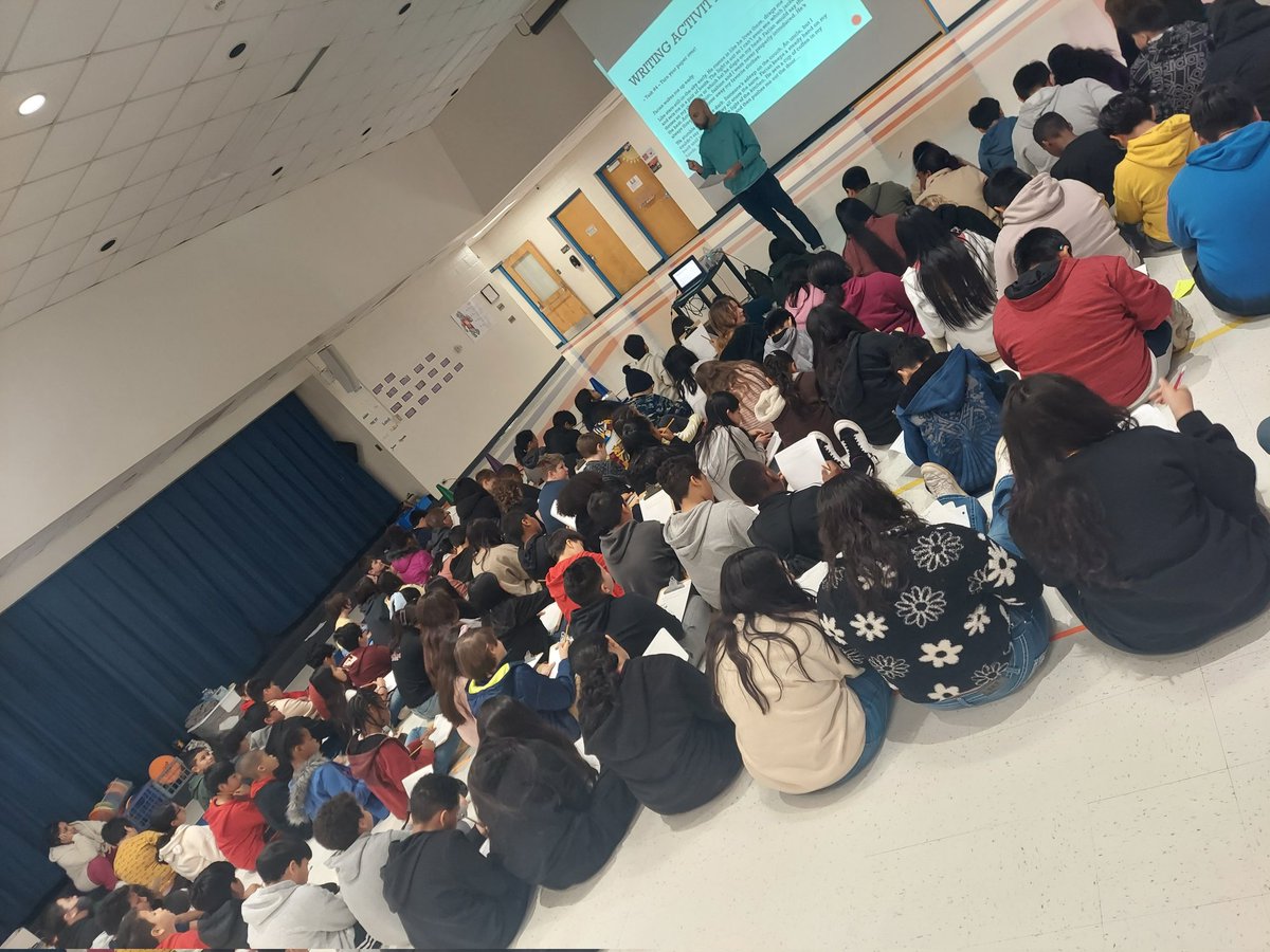MrWUrena's tweet photo. Thanks @Scott_Thought for sharing with @SCEBulldogs this morning and working with 5th graders on their writing skills!
Gracias https://t.co/k8aX8WnXxv
