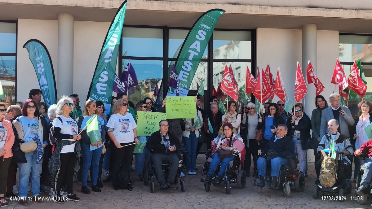 Fisioterapeutas, sindicatos y asociaciones reivindicando la necesidad de incluir la Fisioterapia en la receta terapéutica de Ejercicio Activo <a href="/Colfisio/">Colfisio</a> <a href="/AndaluciaJunta/">Junta de Andalucía</a> <a href="/satsemalaga_/">SATSE Málaga</a> <a href="/SATSE_Andalucia/">SATSE Andalucía</a> <a href="/HRegionalMalaga/">Hospital Regional Universitario Málaga</a>