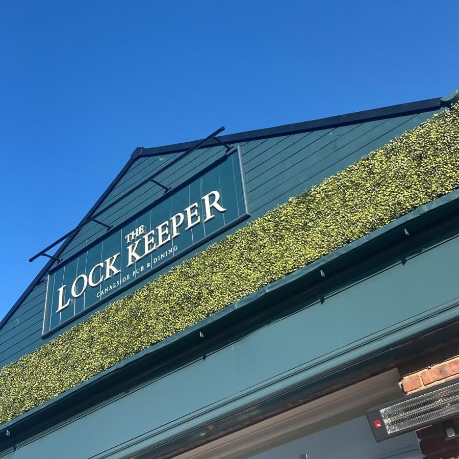 Lock keeper Chester tweet media