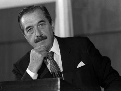 Un 12 de marzo de 1927 nació Raúl Alfonsín, por esta razón hoy celebramos el #DíaDelMilitanteRadical. ¿Qué decía Alfonsín del radicalismo? 🧵👇🏻