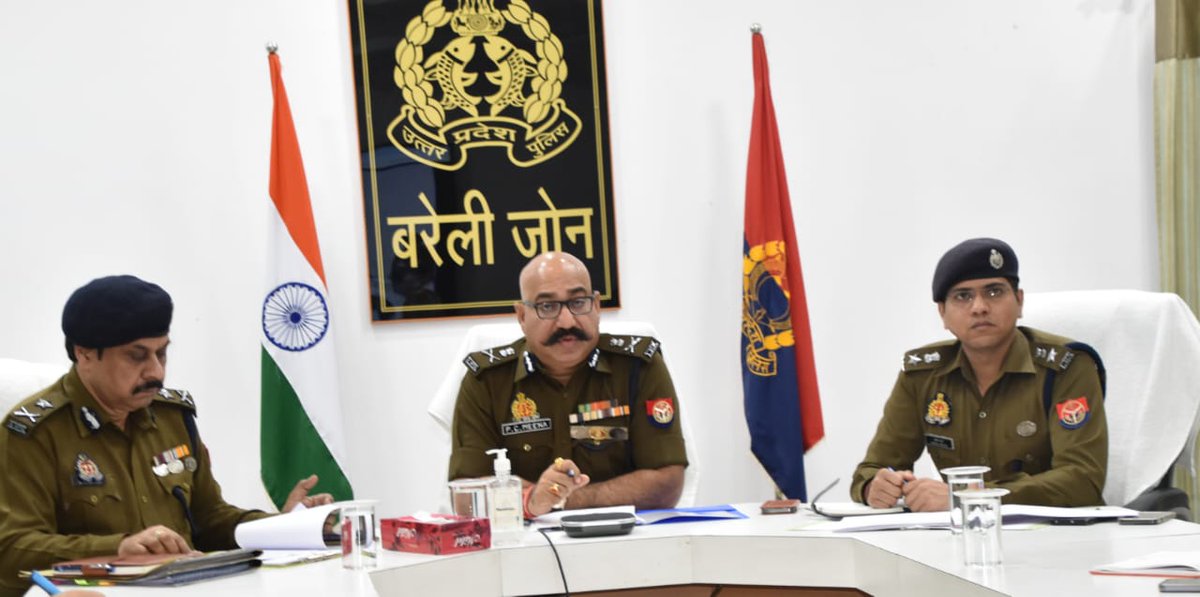adgzonebareilly's tweet photo. .@adgzonebareillyश्री पी0सी0 मीना द्वारा @igrangebareilly के साथ गूगल मीट के माध्यम से @digmoradabad एवं #BareillyZone के समस्त राजपत्रित अधिकारीगण के साथ आगामी त्यौहारों एवं लोकसभा सामान्य निर्वाचन की तैयारियों,अपराध/कानून-व्यवस्था की समीक्षा कर आवश्यक दिशा-निर्देश दिये गये। https://t.co/T58HjXuYpm