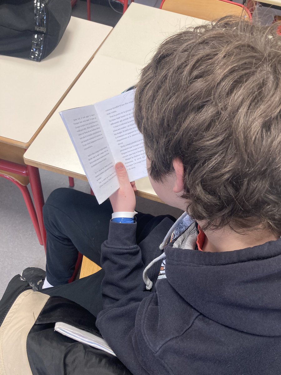 BrelVesoul's tweet photo. #12MarsJeLis 
Du CDI au bureau vie scolaire, tout le collège participe à cette belle initiative.
@DSDEN70 @acbesancon @PhDestable @AlexDB13 @mariepichetti https://t.co/nKxoYmkhSo
