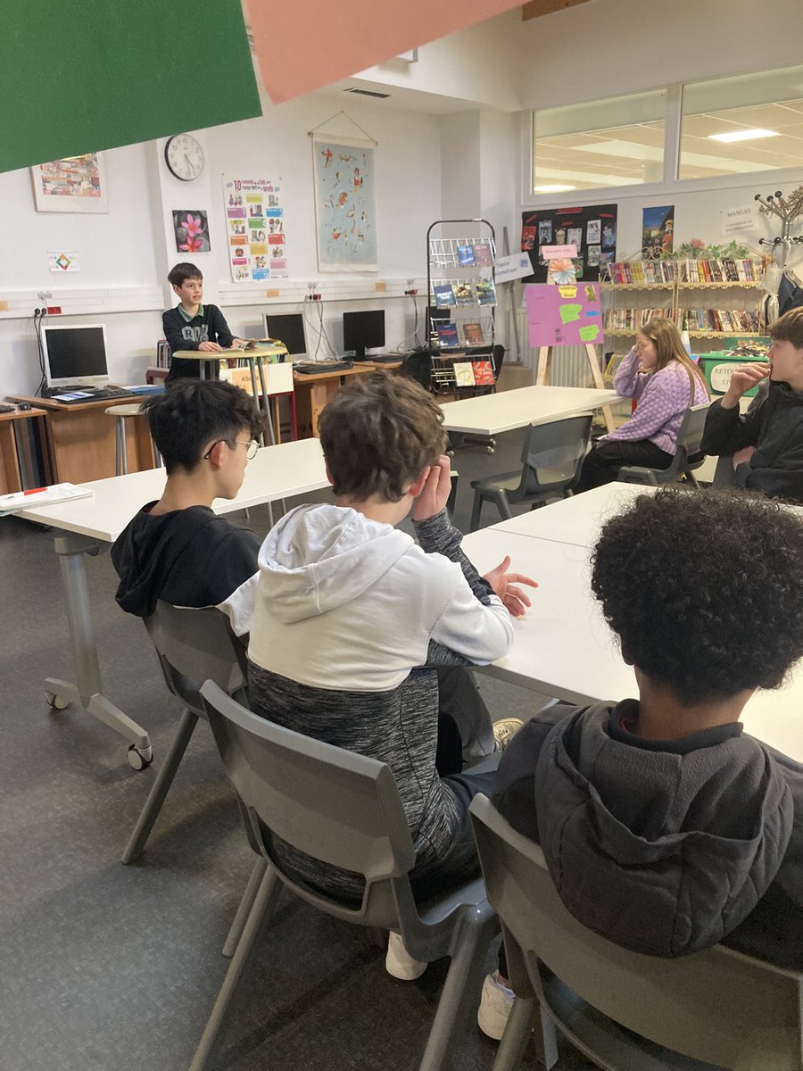 BrelVesoul's tweet photo. #12MarsJeLis 
Du CDI au bureau vie scolaire, tout le collège participe à cette belle initiative.
@DSDEN70 @acbesancon @PhDestable @AlexDB13 @mariepichetti https://t.co/nKxoYmkhSo