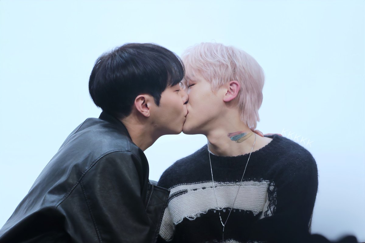 linlinlinyo52's tweet photo. 旁若无人的kiss🥹
太害羞了🤣💕

#이준성 #신성호 #준성호 
#俊成浩 #Junseong #seongho #Junseongho #HisMan2 https://t.co/zFAjHGRnOx