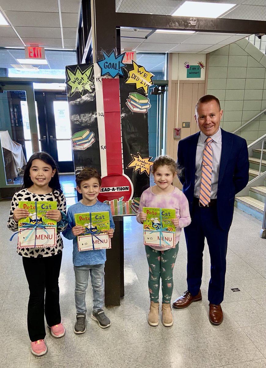 Congratulations to Lucas, Nicoletta, and Stella for outstanding reading during our ⁦@BrookAveSchool⁩ #ReadAcrossAmericaWeek Read-A-Thon ⁦@BayShoreSchools⁩.
