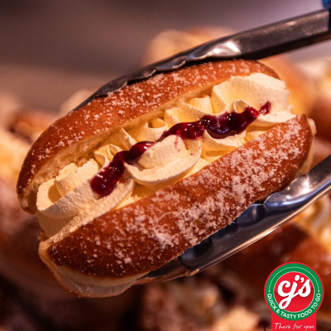 SPARScotland's tweet photo. Craving something sweet? 

Stop by your local SPAR and treat yourself to a selection of all the best cakes and sweet treats, sourced from local bakers. You deserve it!😉 

#SweetTreats #SPARScotland #LocalBakers https://t.co/ElHUt8I9nw