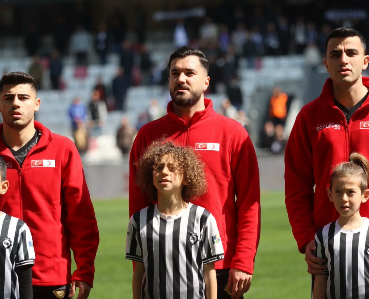 Altay-Gençlerbirliği maçına 'Ramazan Bereketini Paylaşıyoruz' pankartıyla çıkarak bize destek veren Altay Spor Kulübüne @altaysporkulubu ve Altay Taraftar Derneği'ne çok teşekkür ederiz. #SensizOlmaz #Ramazan #kizilay #kizilayizmir #İzmirdeKızılay