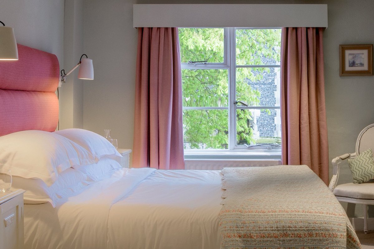 Our SPRING ROOM OFFER is now live for bookings 2 April - 28 June.

Includes up to 25% off B&amp;B, a £200 food and drink and free calming candle from our friends <a href="/bramleyproducts/">Bramley</a> 

thesuninndedham.com/spring-room-of…