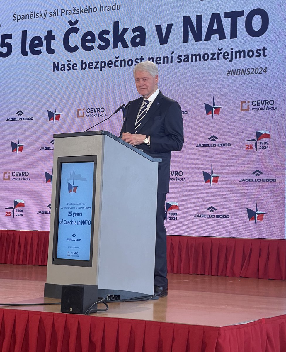 President Bill Clinton: Stay together, stay with Ukraine, get through and there will be a better day. Time and circumstance happens to everybody. 
#NBNS2024