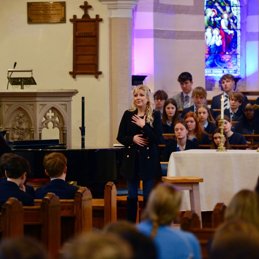 It was an honour to welcome back @chrissyjvoice for a special Chapel Service performance today! 🎤 With breathtaking renditions of Phantom Of The Opera's ‘Think of Me’, and ‘Gloria’, our pupils were truly inspired by Christina’s journey and stories of her time at Framlingham.⭐️