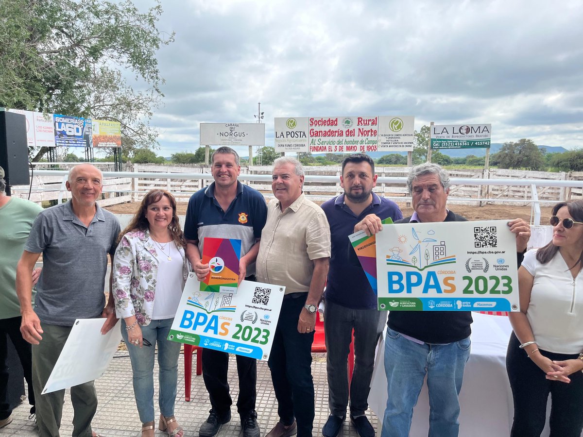 SergioBussoOK's tweet photo. En #DeanFunes entregamos aportes del Programa Buenas Prácticas Agropecuarias.

67 fueron los beneficiarios que recibieron un reconocimiento por su compromiso ambiental, social y productivo. https://t.co/uItNap6MSj