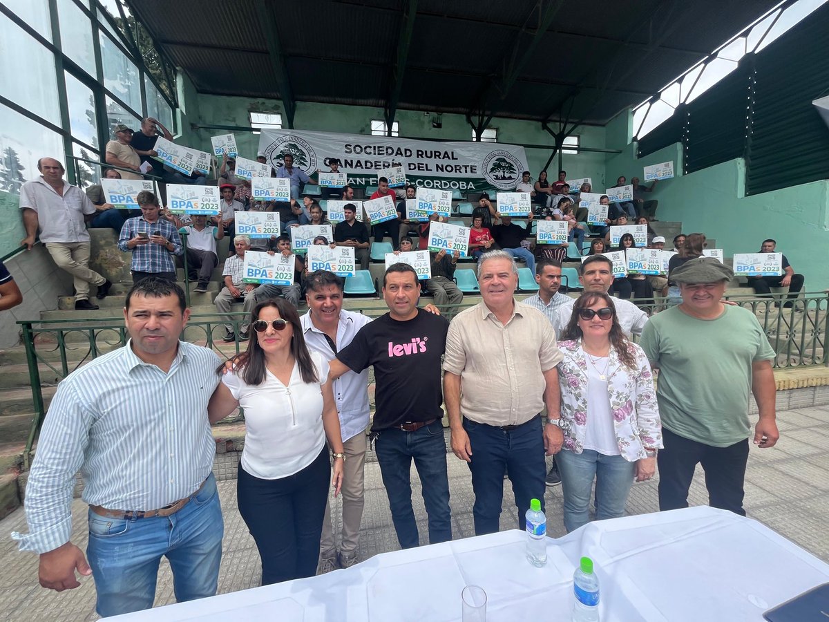 SergioBussoOK's tweet photo. En #DeanFunes entregamos aportes del Programa Buenas Prácticas Agropecuarias.

67 fueron los beneficiarios que recibieron un reconocimiento por su compromiso ambiental, social y productivo. https://t.co/uItNap6MSj