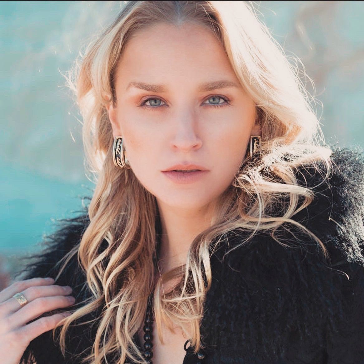 AngiesModels's tweet photo. #AMTIWATCH Our gorgeous Brianna Barnes for Bazaar Vietnam! Make ‘em stare.  @bazaarvietnam 
📸 @djimagery 
#AMTIer 
#model 
#modelo 
#harpersbazaareditorial #blondgirl #fashion #model #editorial #pretty #beautiful #selflove #swagger #lookingstylish https://t.co/8LmzcWZsfH