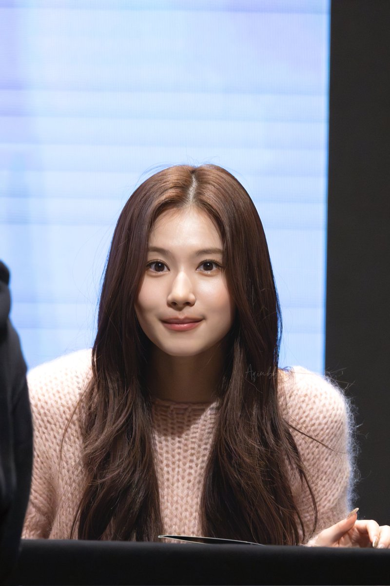 aqiubb_'s tweet photo. 240309 MK Fansign HQ 2p
#TWICE #트와이스 
#SANA #사나 #サナ https://t.co/6ZJMdUaF0a