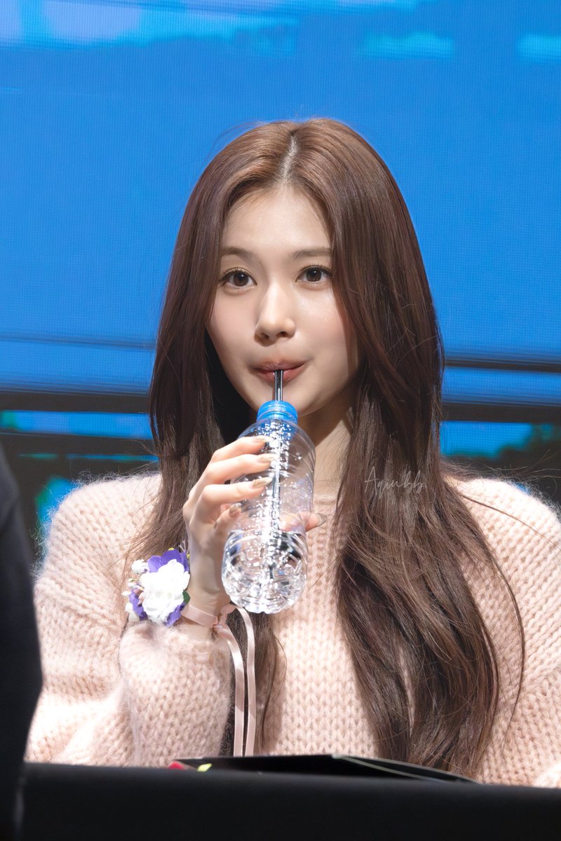 aqiubb_'s tweet photo. 240309 MK Fansign HQ 2p
#TWICE #트와이스 
#SANA #사나 #サナ https://t.co/6ZJMdUaF0a