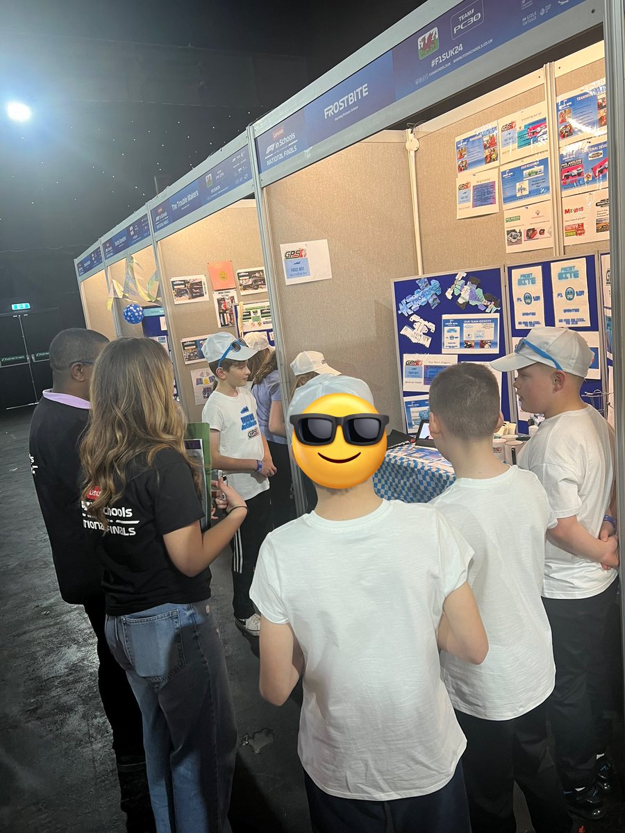 Pit display judging 🏎️🏁 @garntegprimary @MrPhill47341303 @f1inschoolsUK