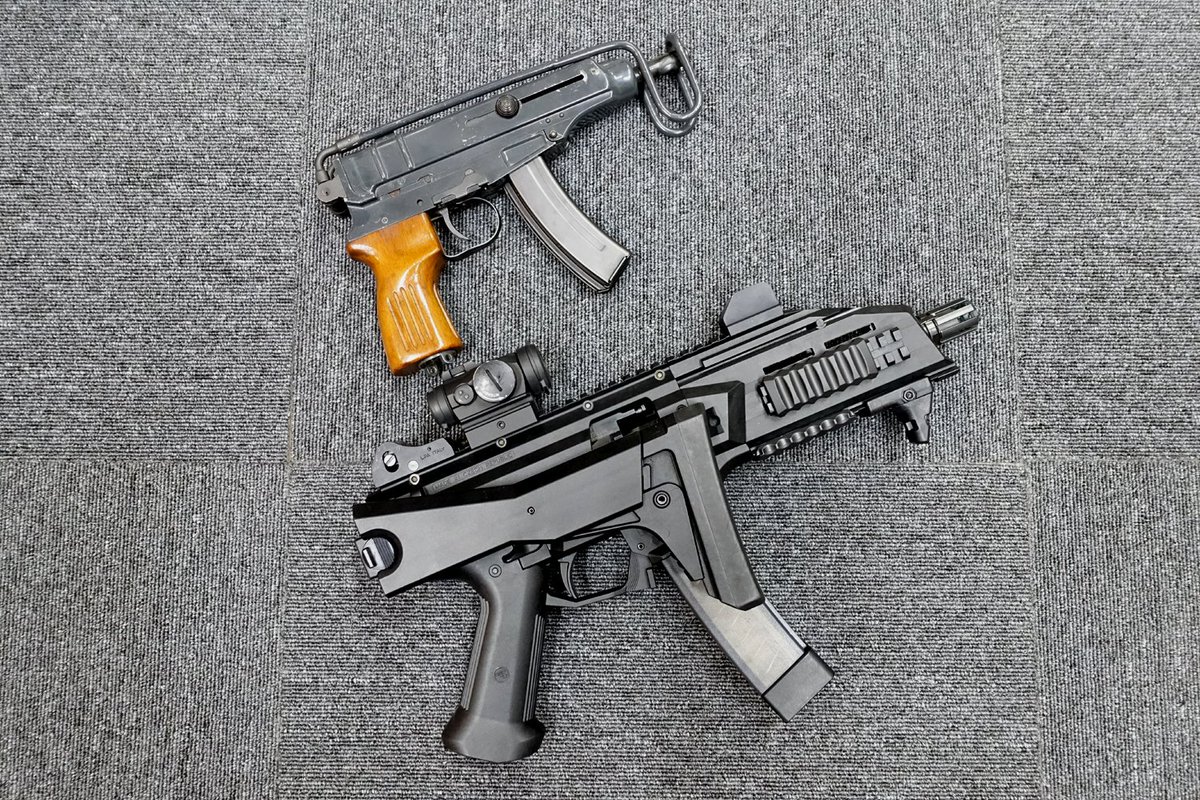 「新旧スコーピオン比較使用弾薬が違うけど、初代はホント小っちゃいねー#無可動銃 」|天王寺キツネ　手を洗うおかっぱ好き漫画家のイラスト
