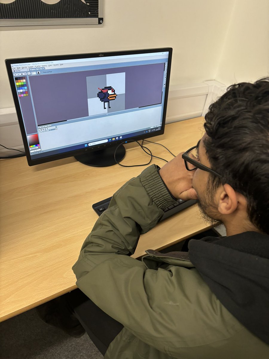 MarcyHunt3r's tweet photo. Just caught @KWaya1234 working on some more things for #stevenbird https://t.co/WwVxEAnOQP