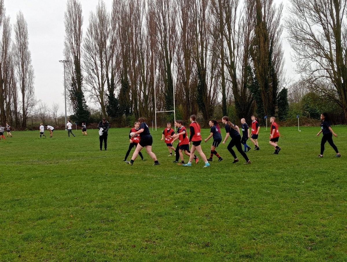pe_aps_'s tweet image. @pe_aps_ at Staines RFC. We make up the 'Bears' rep team celebrating 100,000 participants in #projectrugby Smiles, tries, mud, fun! #loverugby! @BristolBearsW @BrisBearsCF