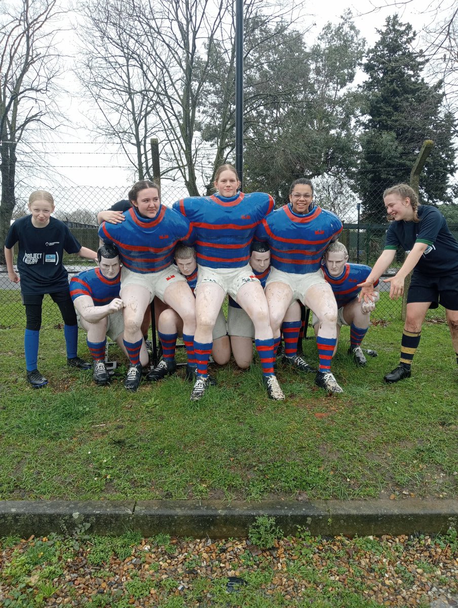 pe_aps_'s tweet image. @pe_aps_ at Staines RFC. We make up the 'Bears' rep team celebrating 100,000 participants in #projectrugby Smiles, tries, mud, fun! #loverugby! @BristolBearsW @BrisBearsCF