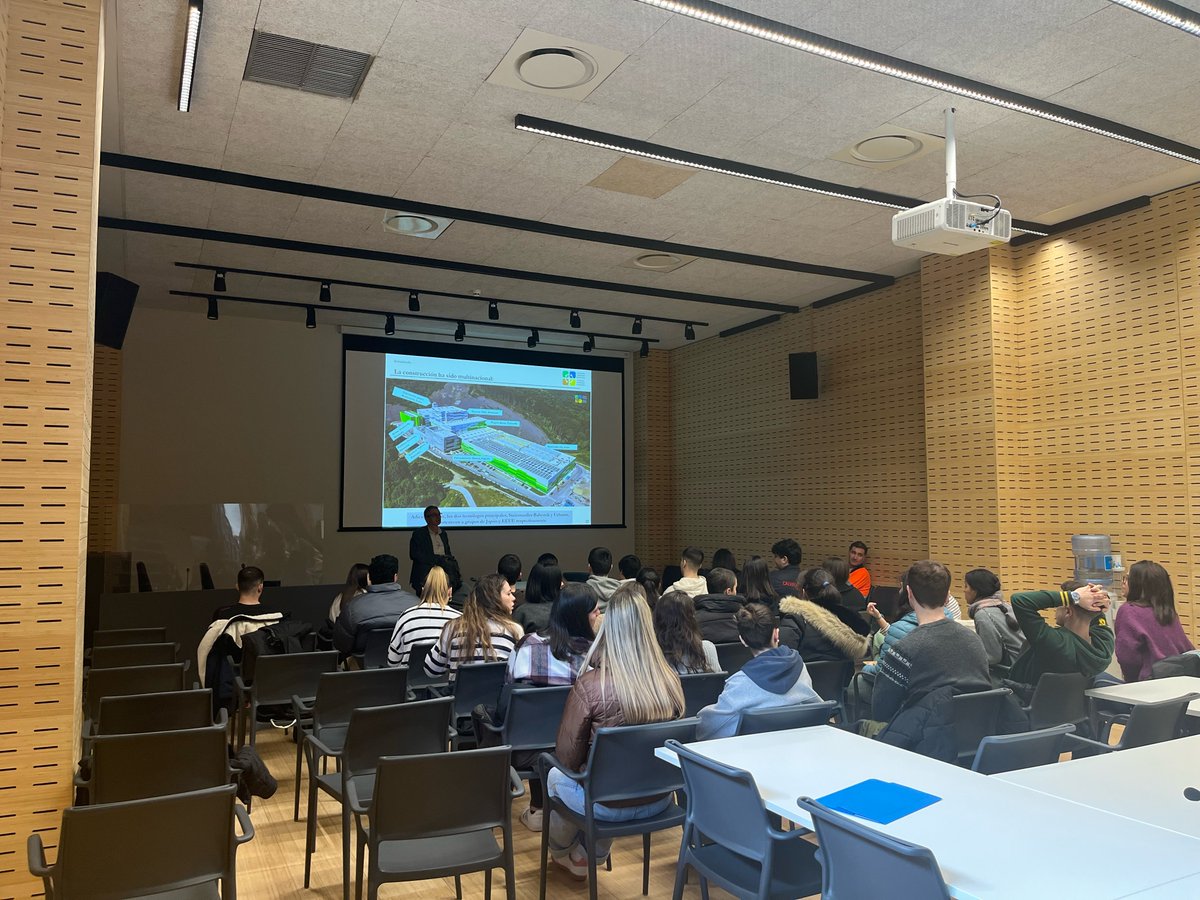 🟢Kimika  Graduko 4. Mailako ikasleak Gipuzkoako Balorizazio Energetikoaren  instalazioetan egon dira Hiri Hondakinak nola kudeatzen diren ikusten.
🟢Los alumnos  de 4º curso del Grado en Química han visitado las instalaciones de la  PVE del Complejo Medioambiental de  Gipuzkoa.