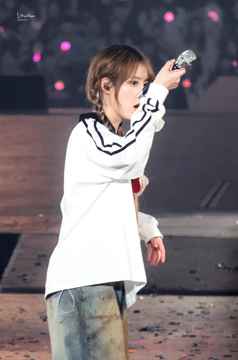 Linusfun516's tweet photo. 240303 아이유 월드투어 콘서트
H.E.R. IN SEOUL
#아이유 #IU #HER_WOULD_TOUR #아이유콘서트 https://t.co/exfUmH590z