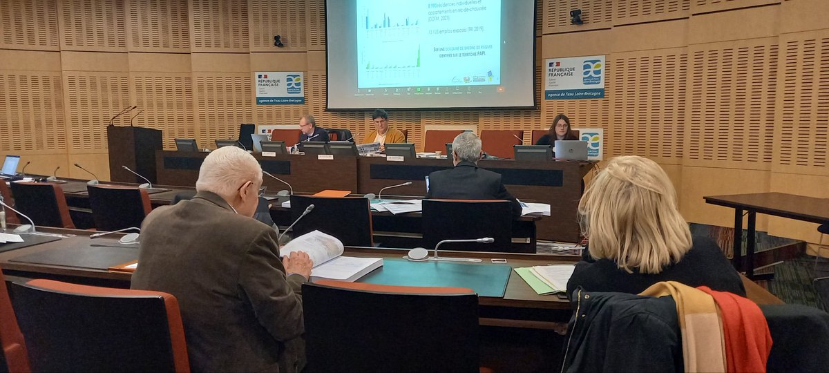 L'actualité récente d'épisodes d'inondations rappellent l'importance de la prévention : la Commission Inondations du Comité de bassin <a href="/LoireBretagne/">Eau Loire-Bretagne</a> se réunit sous la présidence de <a href="/JPPavillon/">Pavillon</a>. Examen du Programme d'actions de prévention des inondations du littoral sud Finistère