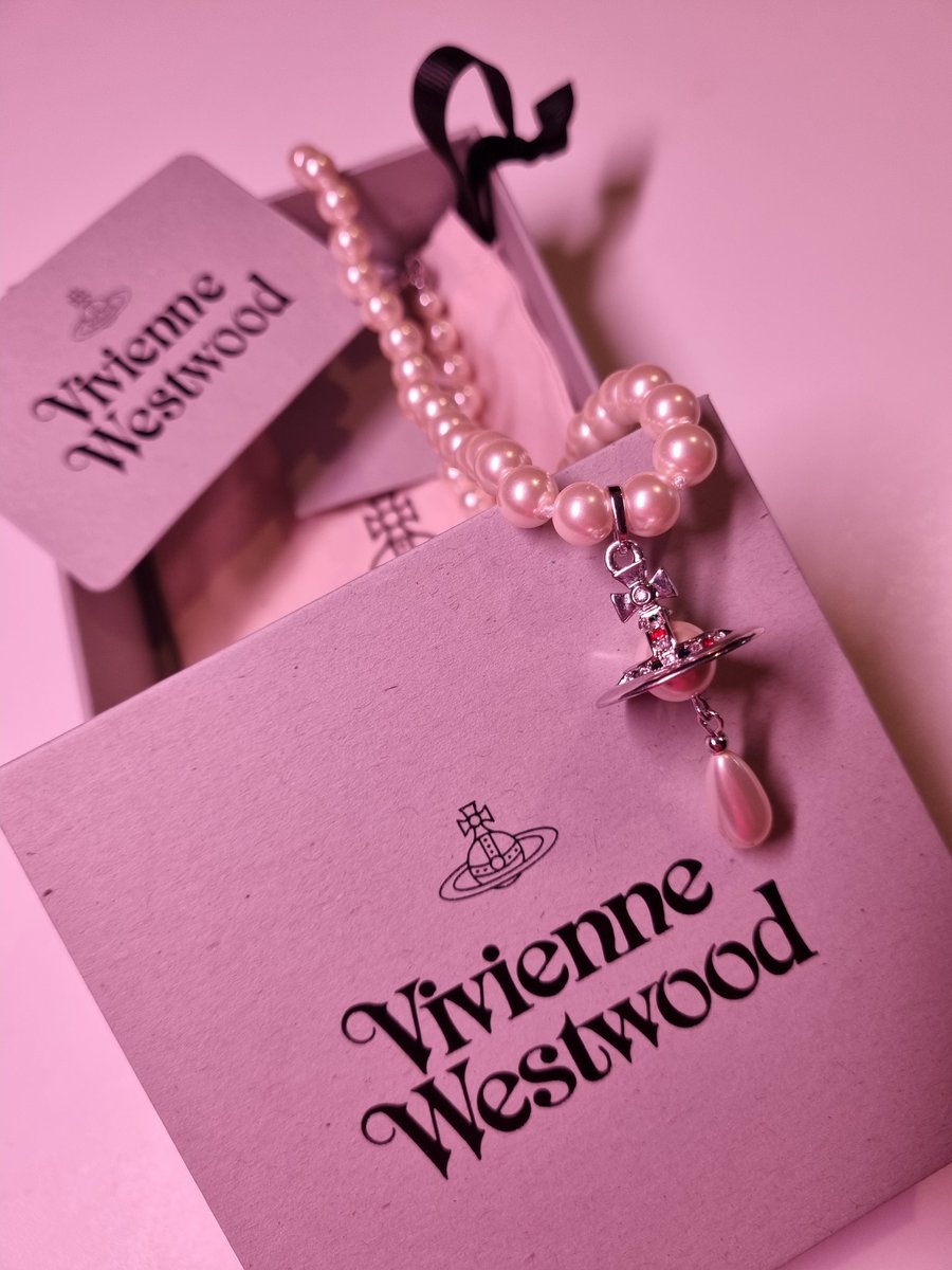 Из хороших новостей: теперь я просто обязана купить новые платья, чтобы носить вот эту красоту 💖
И сделать косплей по Нане, разумеется.