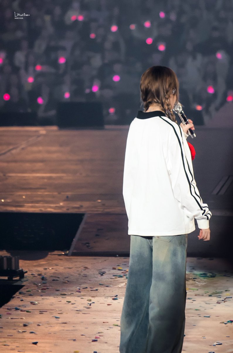 Linusfun516's tweet photo. 240303 아이유 월드투어 콘서트
H.E.R. IN SEOUL
#아이유 #IU #HER_WOULD_TOUR #아이유콘서트 https://t.co/TzQF3pbHv2