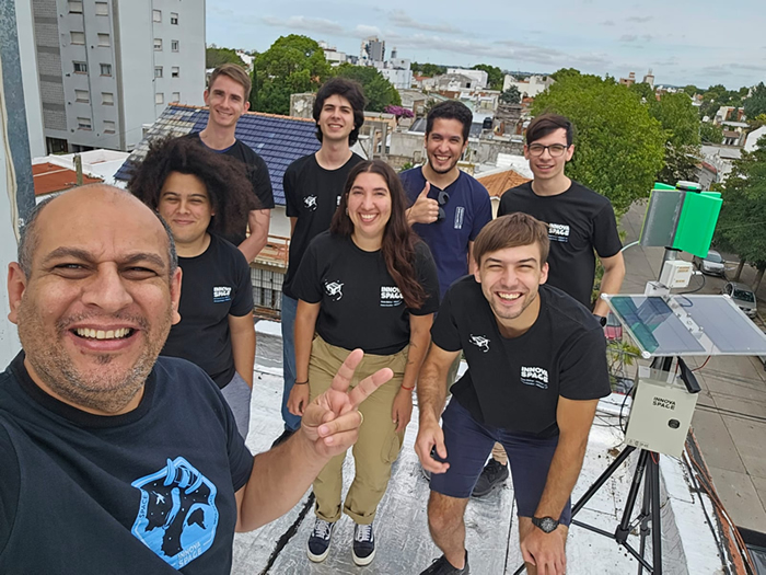 periferiacts's tweet photo. Una startup aeroespacial argentina anunció que su sexto “picosatélite” opera con éxito. La marplatense @innova_space lanzó el "MDQubesat-2" en diciembre y planean poner en órbita 90 picosatélites en 2025 para iniciar la comercialización de datos IoT.
https://t.co/R7TI8c32Sc https://t.co/UM3cPjIGwR