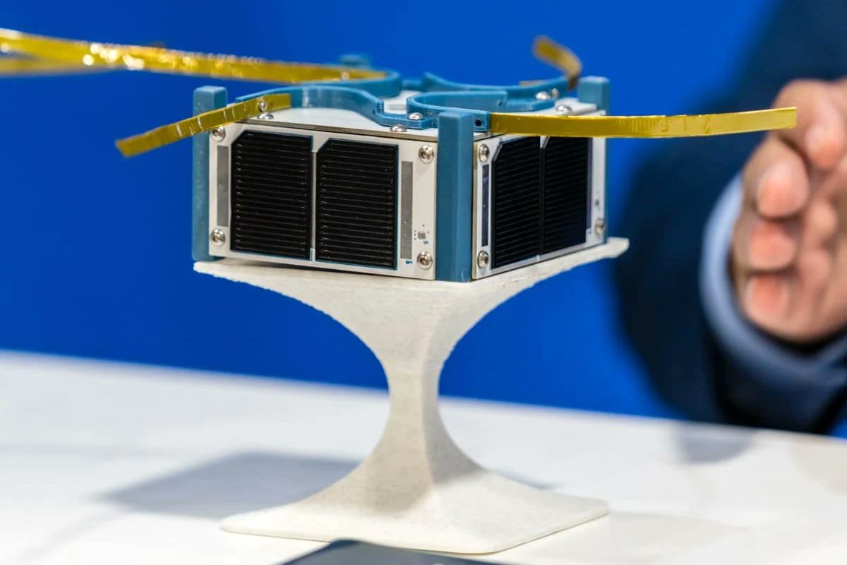 periferiacts's tweet photo. Una startup aeroespacial argentina anunció que su sexto “picosatélite” opera con éxito. La marplatense @innova_space lanzó el "MDQubesat-2" en diciembre y planean poner en órbita 90 picosatélites en 2025 para iniciar la comercialización de datos IoT.
https://t.co/R7TI8c32Sc https://t.co/UM3cPjIGwR