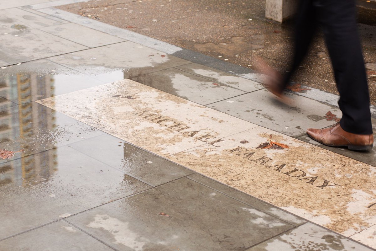 jaynelloyd's tweet image. I recently took a course in Photojournalism, during which we had to produce a full project in under 3 days. I went hyperlocal &amp;amp; explored the mysterious building outside the LCC building in Elephant &amp;amp; Castle, asking passers-by what they thought it was: buff.ly/3V9rHtv