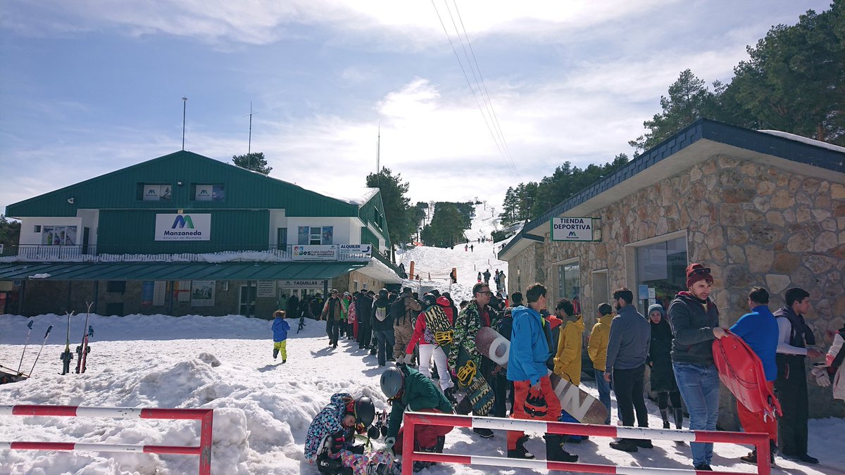 Vergüenza Manzaneda, vengo desde Vigo tras haber llamado a la estación y el telesilla está estropeado y la gente está pidiendo la devolución del forfait