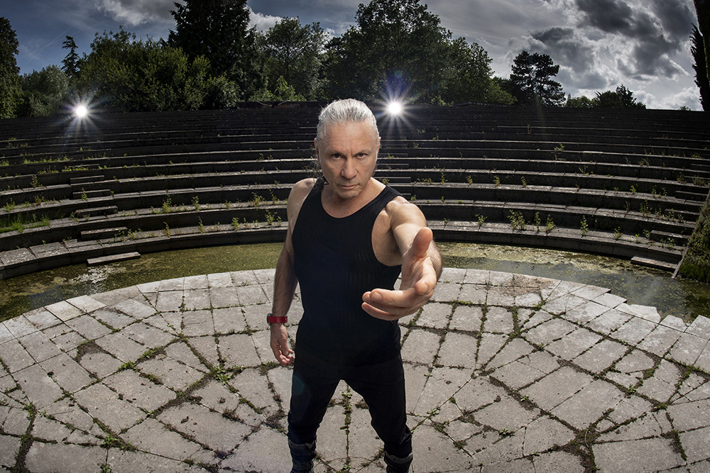 Iron Maiden singer Bruce Dickinson overcomes creative and personal struggles on his first solo album in 19 years, The Mandrake Project. ➡️ tinyurl.com/MandrakeProj