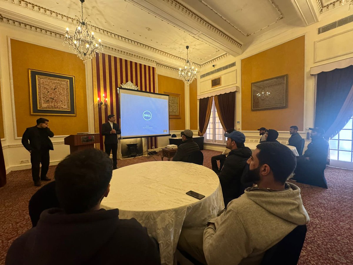 kupwarasentinel's tweet photo. #IndianArmy organised A Hospitality #skillscourse for Hoteliers at Lalit Hotel, Srinagar*
The collaboration between The Lalit Hotel, Srinagar and the #IndianArmy to organise a hospitality #skillscourse for the nine hoteliers of #Gurez Valley. https://t.co/NlgxsIrbMF