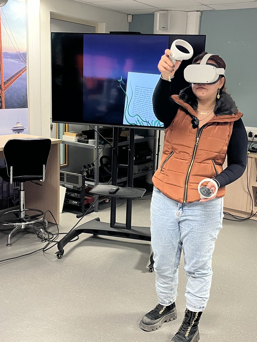 mariachristofo's tweet photo. My #ESP #Fine Arts students are creating their #multimodal compositions in immersive Virtual Reality through #OpenBrushVR, based on the pedagogy of “Design” for enhancing student meaning representations, and on the concept of #metalanguage for communicating their choices. https://t.co/S5lGivzJCe