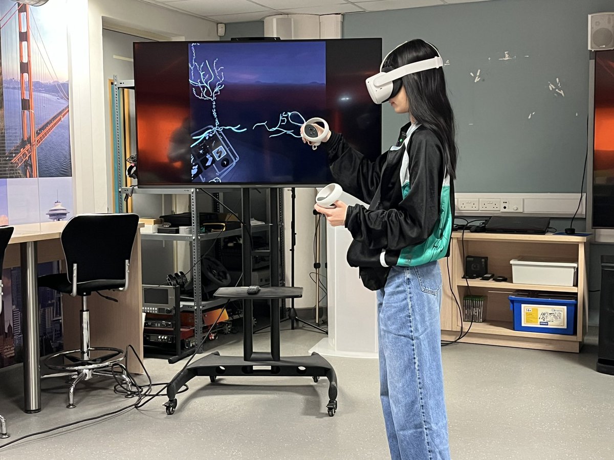 My #ESP #Fine Arts students are creating their #multimodal compositions in immersive Virtual Reality through #OpenBrushVR, based on the pedagogy of “Design” for enhancing student meaning representations, and on the concept of #metalanguage for communicating their choices.
