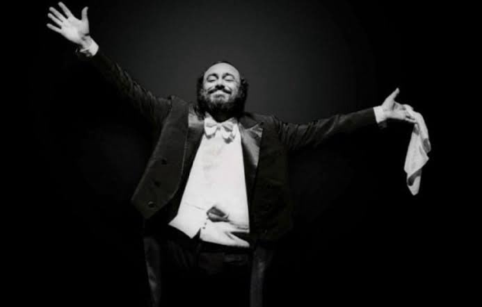 Cierra los ojos.

Piensa en un tenor famoso.

Si pensaste en Pavarotti, tienes que escuchar nuestro nuevo episodio.

Si no, también. 

spotify.link/N2P4xUEiUHb