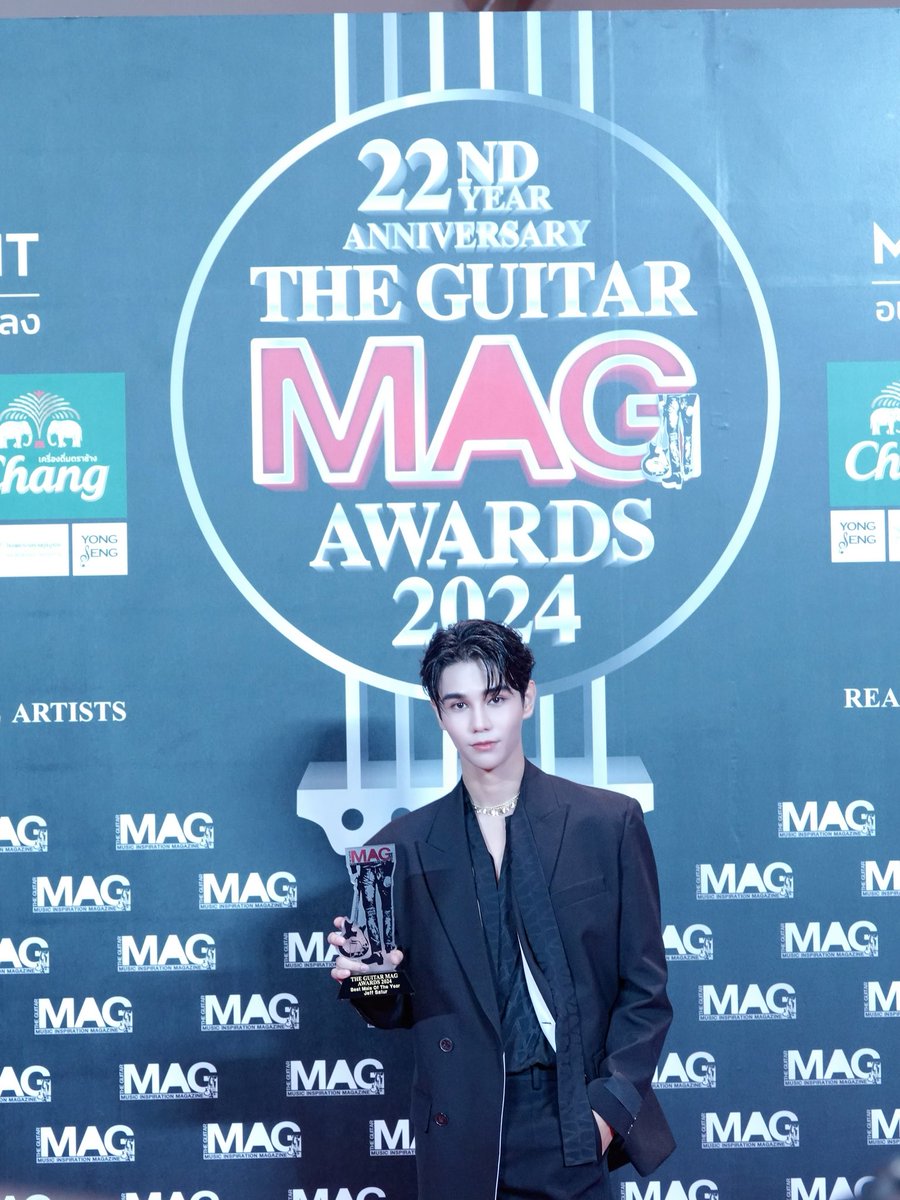 studio_onsaturn's tweet photo. ขอแสดงความยินดีกับ Jeff Satur กับรางวัล 
•Best Male Artist of the Year•

ขอขอบคุณ @TheGuitar_Mag ที่จัดงานดีๆให้กับวงการดนตรีของเรา
ขอขอบคุณ @warnermusicth @wayferrecords ที่อยู่ร่วมกันมาอย่างยาวนาน

และสุดท้าย

ขอขอบคุณคุณวันเสาร์ #Saturdayss
ที่เป็นแรงบันดาลใจให้ท่านในการทำผลงานออกมาในแต่ละชิ้นงานจนมีวันนี้ค่ะ

“รางวัลนี้เป็นของพวกคุณ”

#JeffSatur
#GuitarMagXJeffSatur 
#TheGuitarMagAwards2024