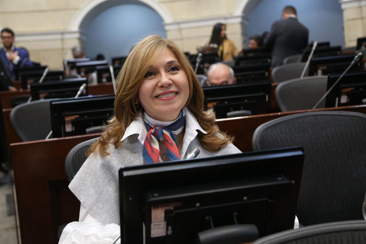 partidodelaucol's tweet photo. "Se destacan aspectos clave como la urgencia de conocer por parte del Ministerio de Hacienda,un concepto del impacto fiscal de la reforma, como también la garantía de una atención integral y coordinada para los pacientes, la claridad en las funciones de las instituciones de salud, la implementación de un sistema de información único y público, la gestión del riesgo financiero y el respeto a la autonomía de los entes territoriales en materia de gastos en salud. Sin tener claridad sobre este tipo de aspectos cruciales, especialmente en tema financiero, no sería responsable votar a ciegas la reforma en el Senado.": @normahurtados, frente a la reforma a la Salud.

Lee la Columna completa en 👉 https://t.co/OYlskLITOs